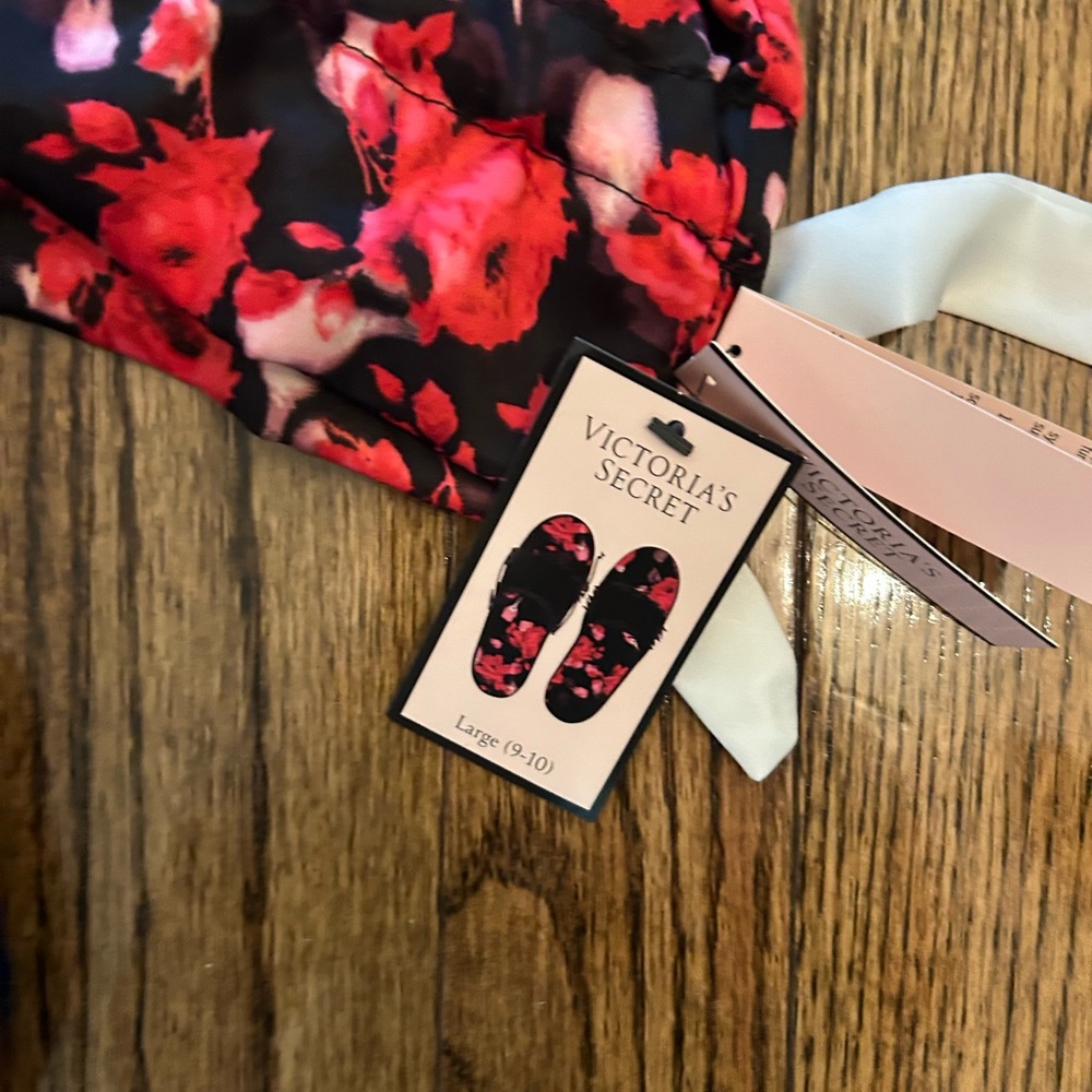 Victoria's Secret Women's Floral and Black Slippers nwt